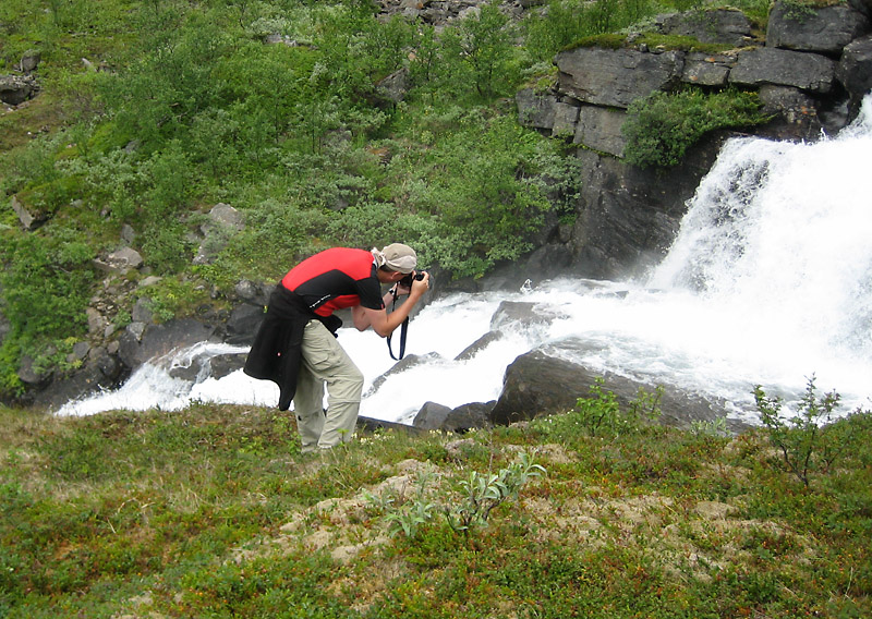 15 Luontokuvaajan matkassa 2.jpg - ja tassa noita edellisia kuvia otetaan...